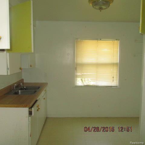 19945-19947 Moross Road Detroit, MI 48224 - Photo 3 of 9