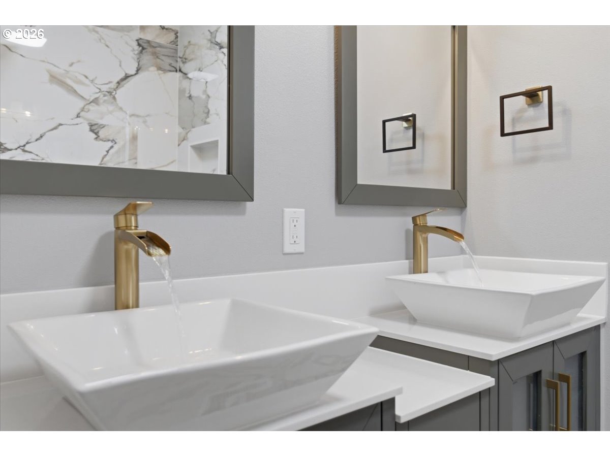 28411 Liberty Road Sweet Home, OR 97386 - Photo 43 of 48 a bathroom with a sink and a bathtub