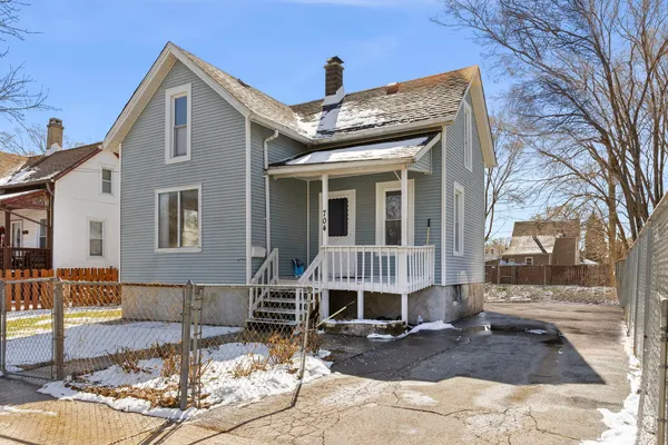 $175,000 | 704 Francis Street, Joliet, IL 60432