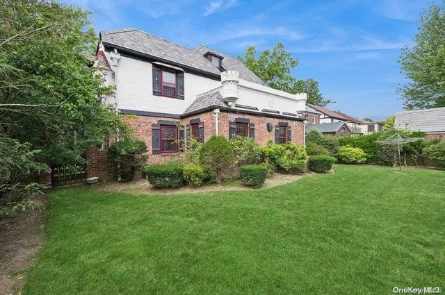 $1,420,000 | 29-37 168th Street | Murray Hill - Flushing