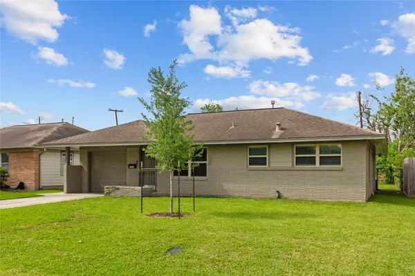 $1,900 | 6714 Langdon Lane, Houston, TX 77074