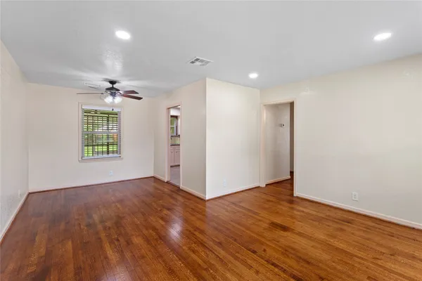 $1,900 | 6714 Langdon Lane, Houston, TX 77074