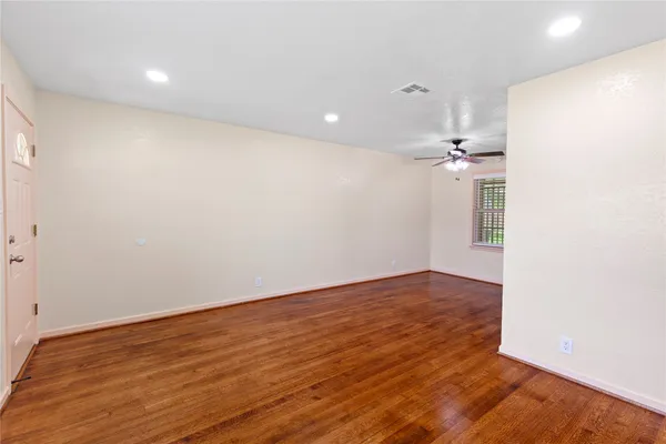 $1,900 | 6714 Langdon Lane, Houston, TX 77074