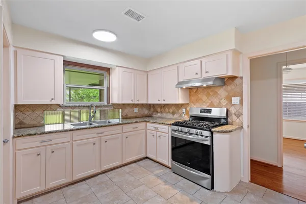 $1,900 | 6714 Langdon Lane, Houston, TX 77074
