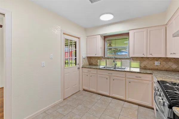 $1,900 | 6714 Langdon Lane, Houston, TX 77074