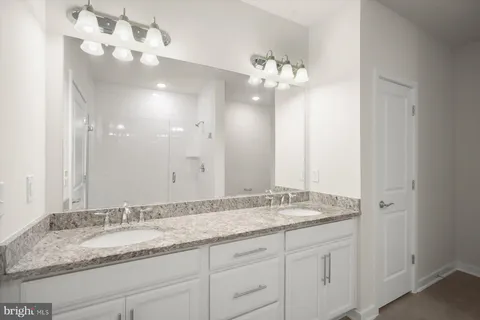$635,000 | 3985 Norton Place, Unit 101, Fairfax, VA 22030