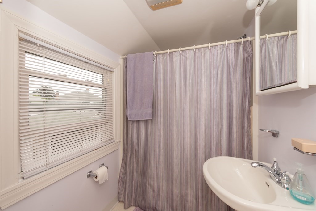 26 Windsor Road Quincy, MA 02171 - Photo 13 of 29 Gallery Image 13