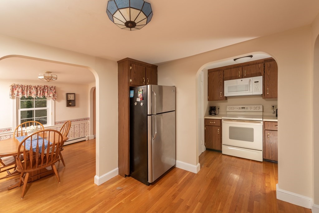 26 Windsor Road Quincy, MA 02171 - Photo 4 of 29 Gallery Image 4