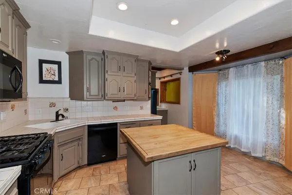 $3,000 | 948 Arbula Drive, Crestline, CA 92325