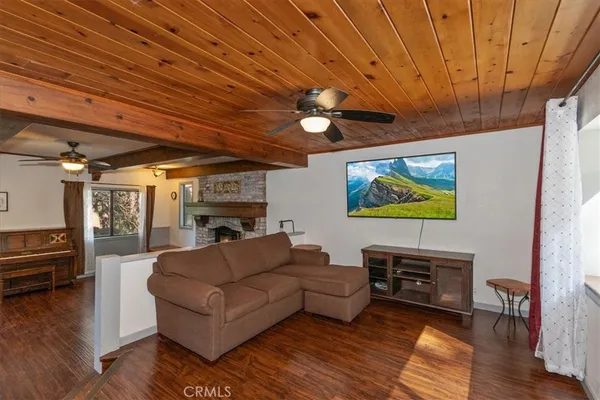 $3,000 | 948 Arbula Drive, Crestline, CA 92325