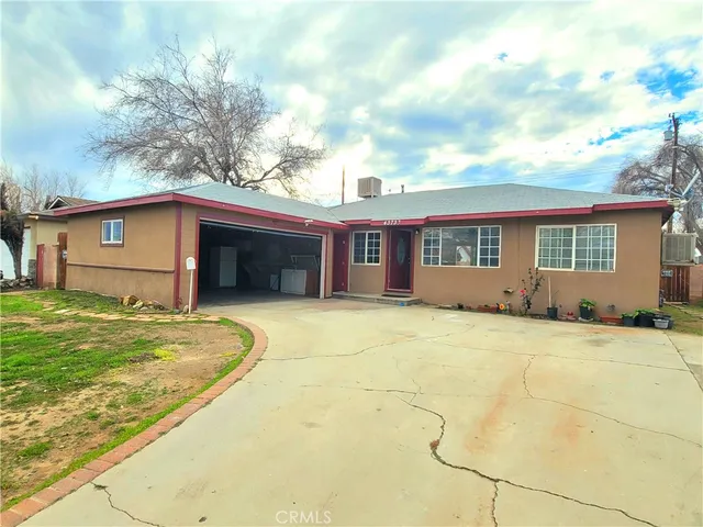 a view of a house with a backyard
