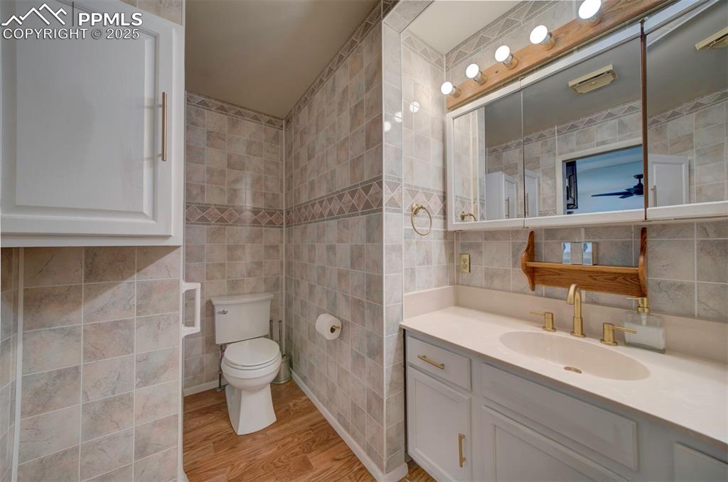 3710 Windflower Circle Colorado Springs, CO 80918 - Photo 20 of 32 a spacious bathroom with a double vanity sink a toilet and a mirror