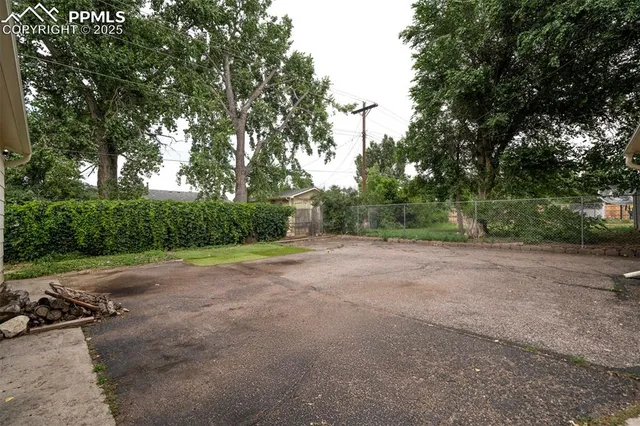 a view of a yard with a tree