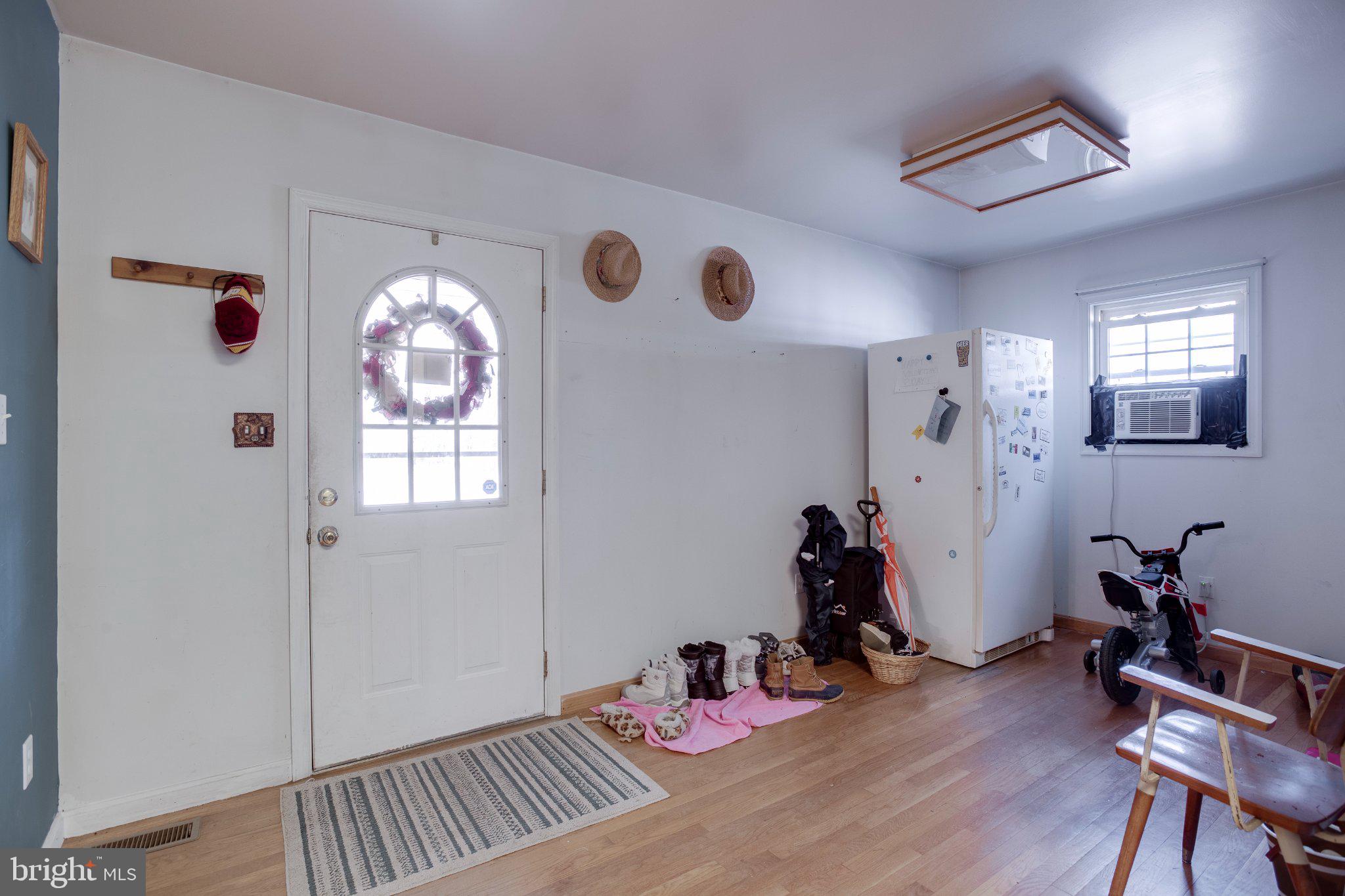 3220 Courtney School Road Midland, VA 22728 - Photo 26 of 111 Welcoming entryway with charm.