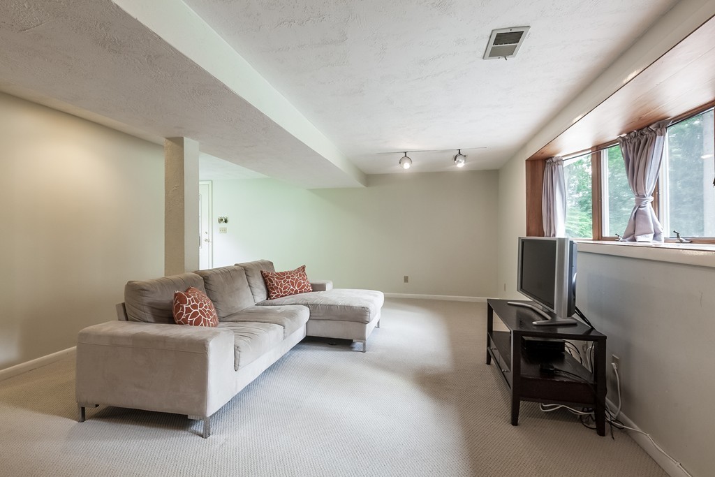 12 Elliot Road Sudbury, MA 01776 - Photo 13 of 28