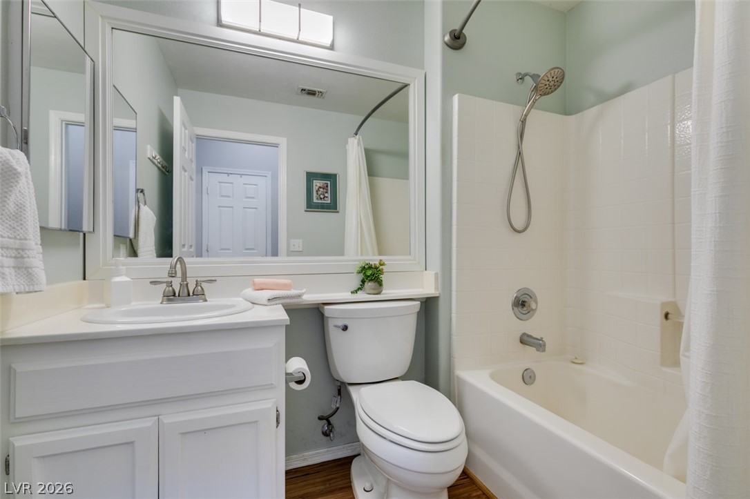2187 Chapman Ranch Drive Henderson, NV 89012 - Photo 21 of 26 This bright bathroom offers a clean vanity, a tub-shower combination, and a large mirror.