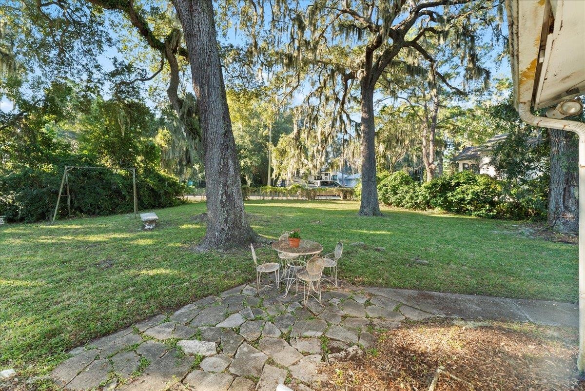 10 Clark Street St. Augustine, FL 32084 - Photo 26 of 44 a backyard of a house with table and chairs