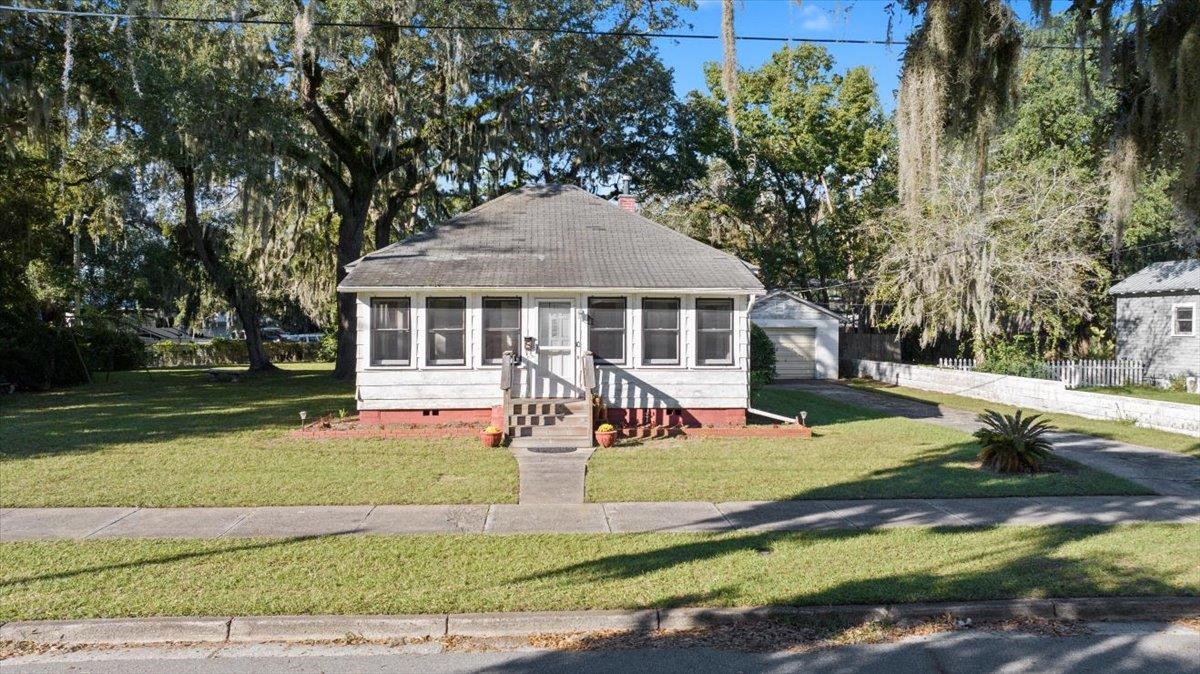 10 Clark Street St. Augustine, FL 32084 - Photo 27 of 44 a front view of a house with a yard