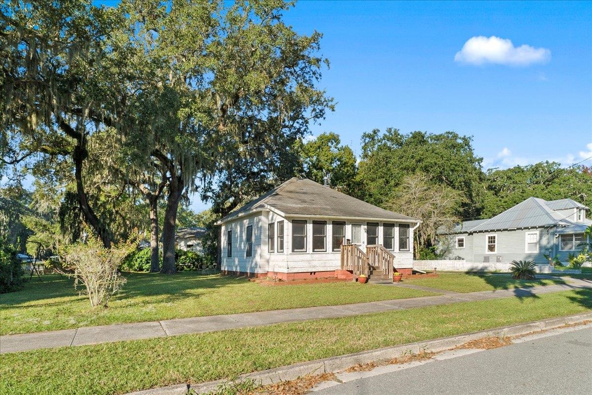 10 Clark Street St. Augustine, FL 32084 - Photo 5 of 44 a front view of a house with a yard table and chairs