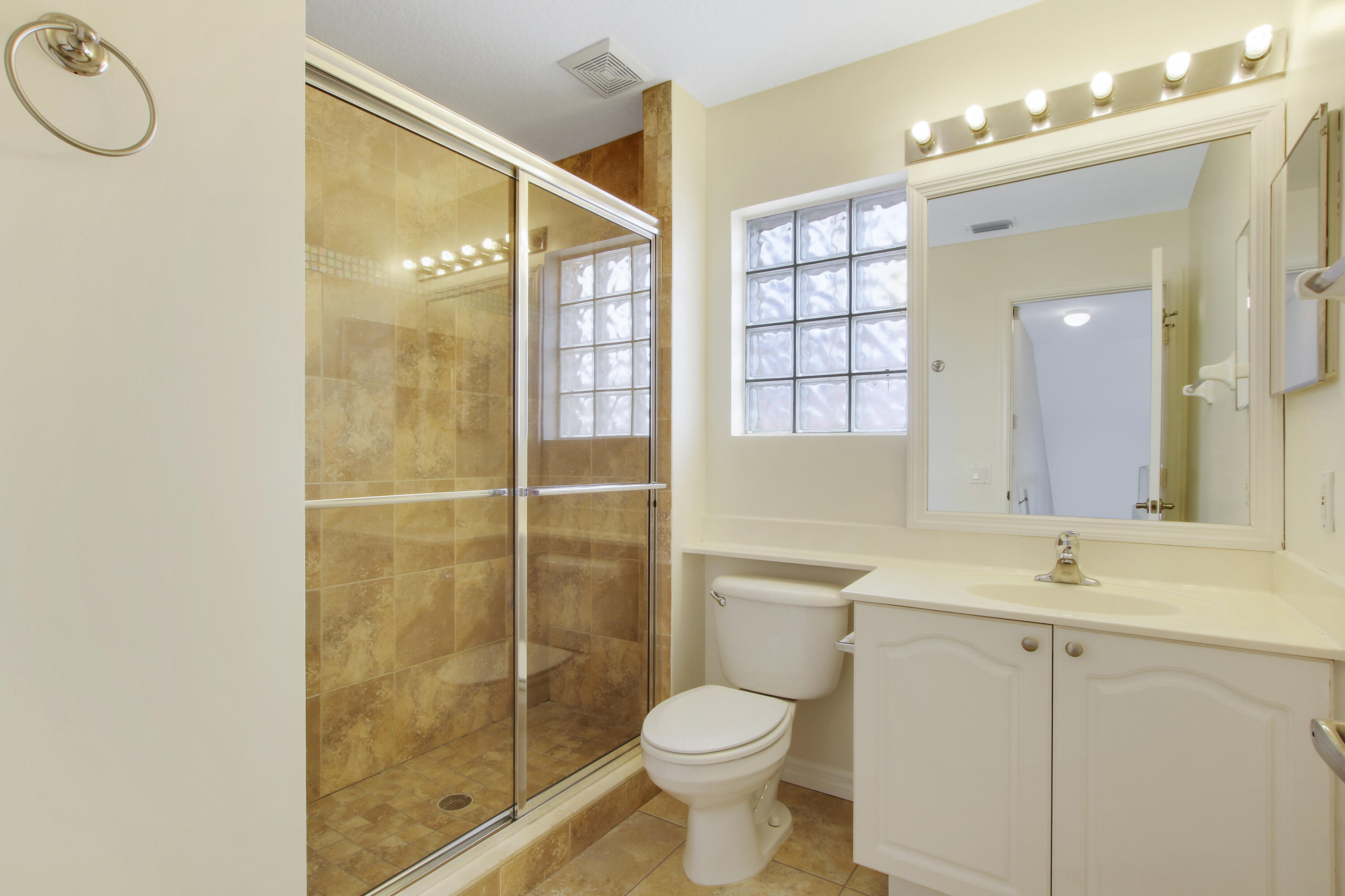 5166 Elpine Way Riviera Beach, FL 33418 - Photo 27 of 30 Bathroom
