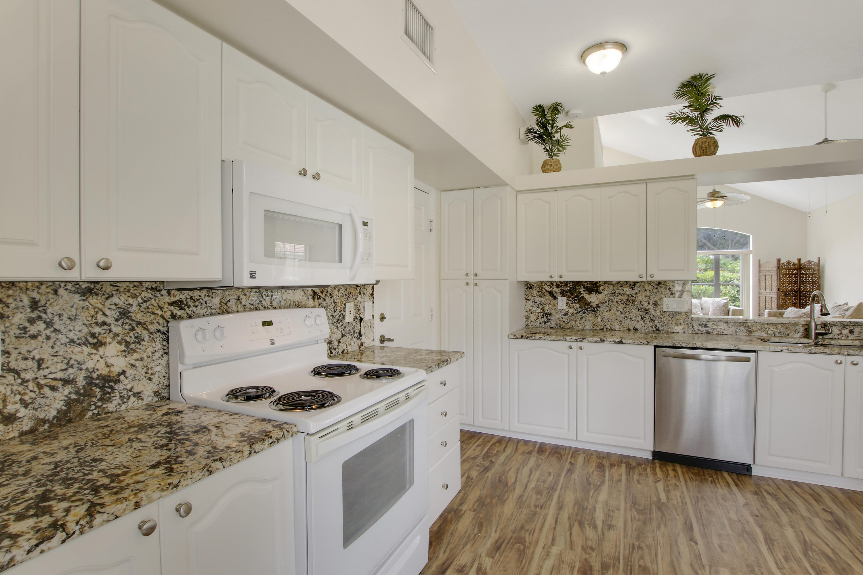 5166 Elpine Way Riviera Beach, FL 33418 - Photo 6 of 30 Kitchen