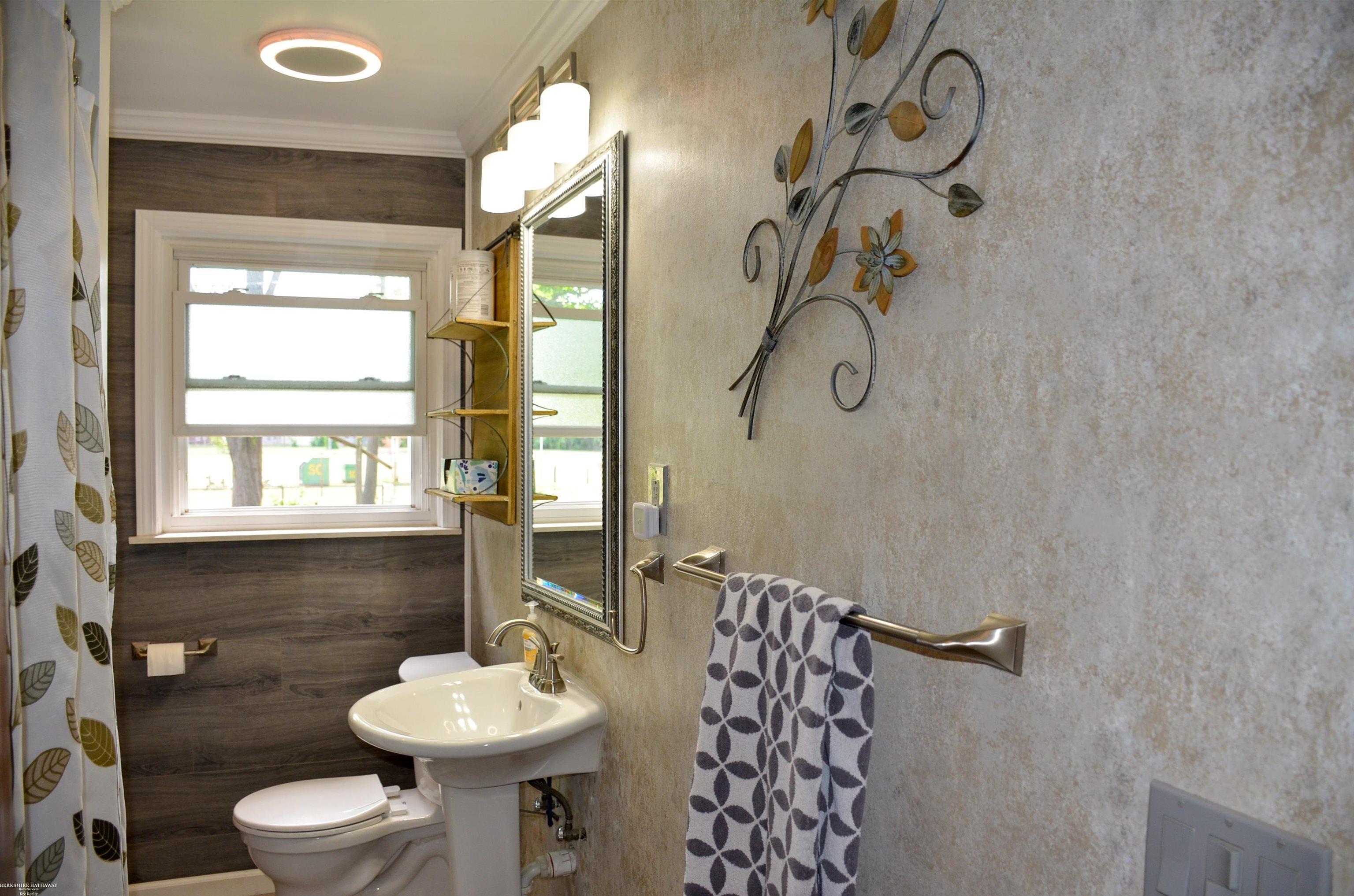 8474 Harding Street Center Line, MI 48015 - Photo 9 of 17