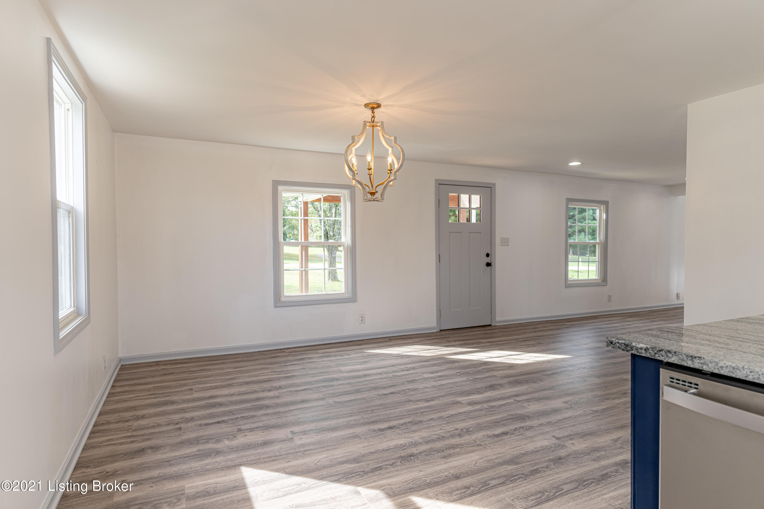 9807 Fairmount Road Louisville, KY 40291 - Photo 13 of 63 DSC05700