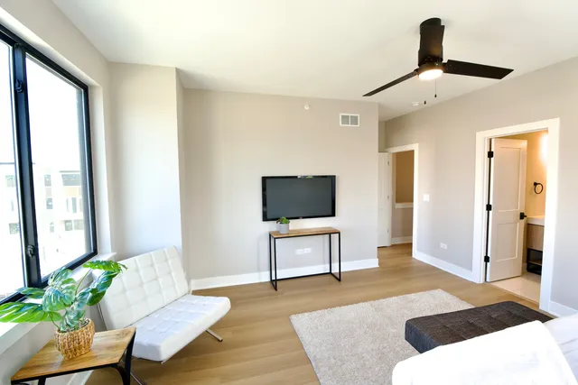 $4,295 | 170 Pointe Drive, Unit 170, Northbrook, IL 60062