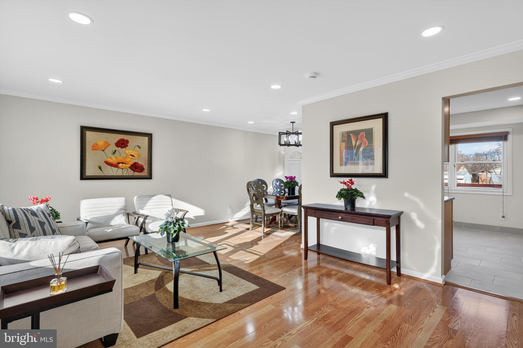 1132 Loxford Terrace Silver Spring, MD 20901 - Photo 4 of 30 a living room with furniture