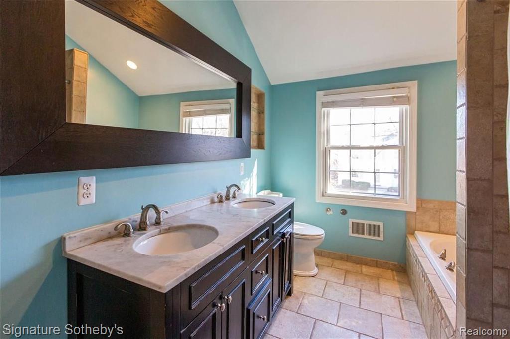 353 McMillan Road Grosse Pointe Farms, MI 48236 - Photo 4 of 27