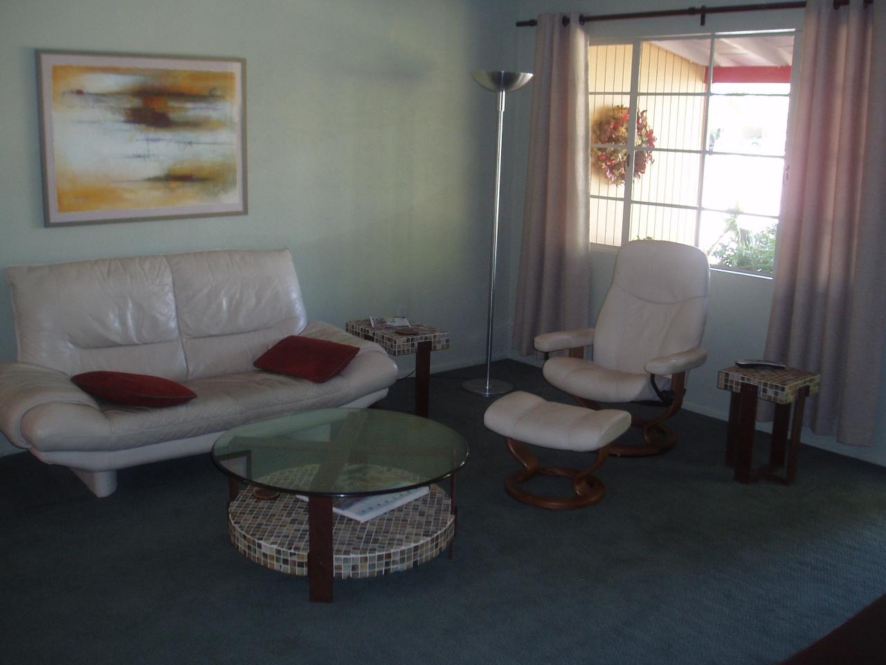 115 West Ruth Avenue Phoenix, AZ 85021 - Photo 2 of 18 Living Room