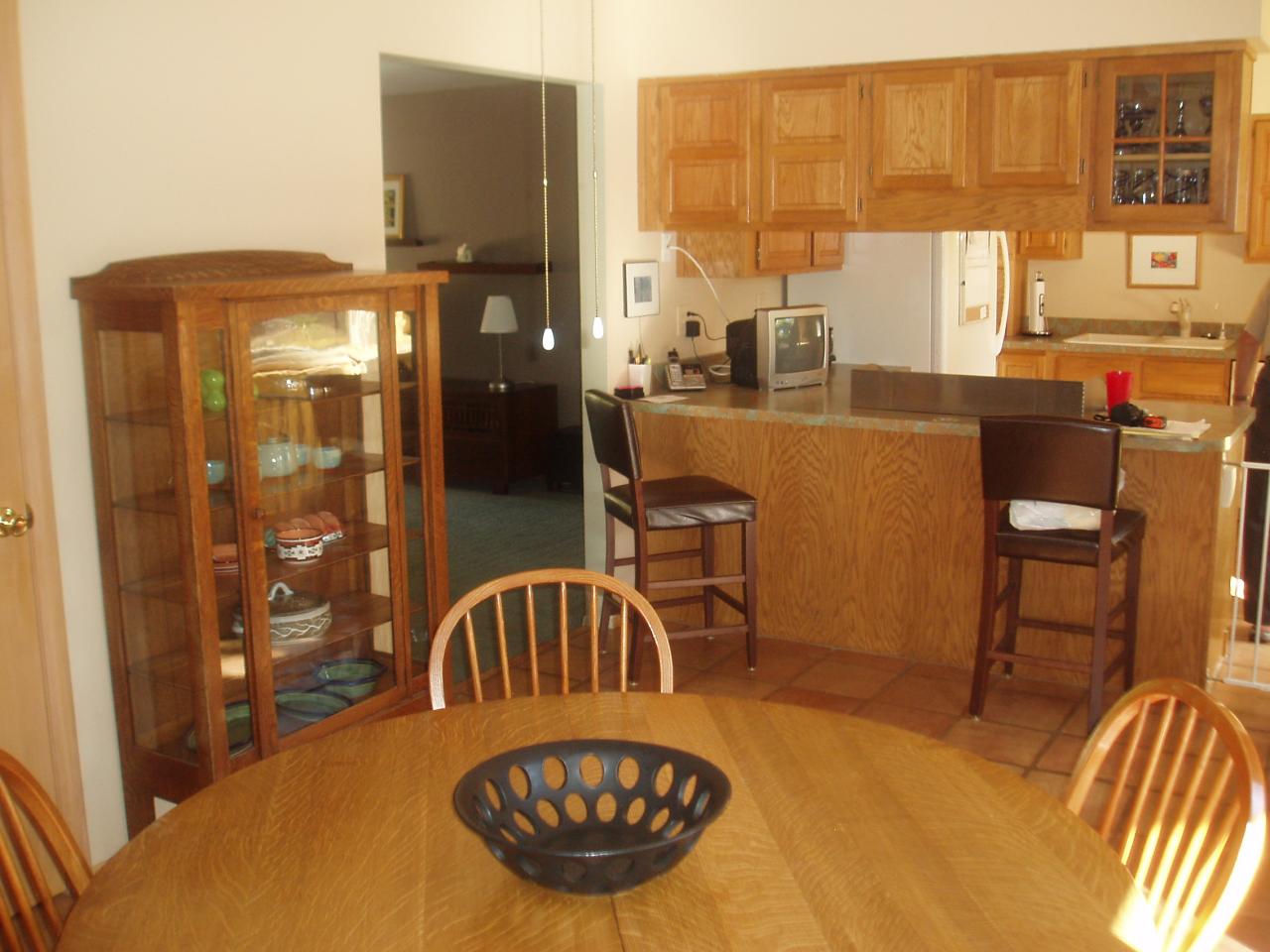 115 West Ruth Avenue Phoenix, AZ 85021 - Photo 4 of 18 Dining area looking into kitchen