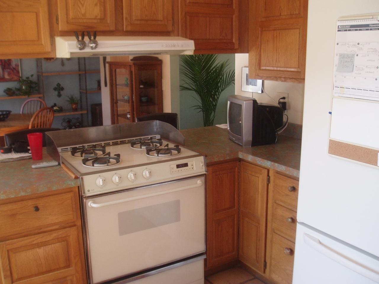 115 West Ruth Avenue Phoenix, AZ 85021 - Photo 7 of 18 Kitchen looking into dining