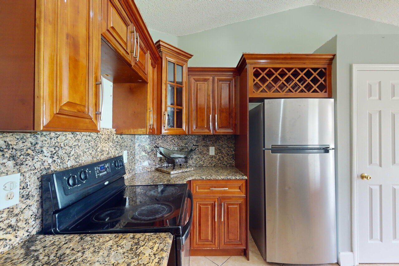 2518 Southwest Fair Isle Road Port St. Lucie, FL 34987 - Photo 11 of 19 2518 SW Fair Isle Rd