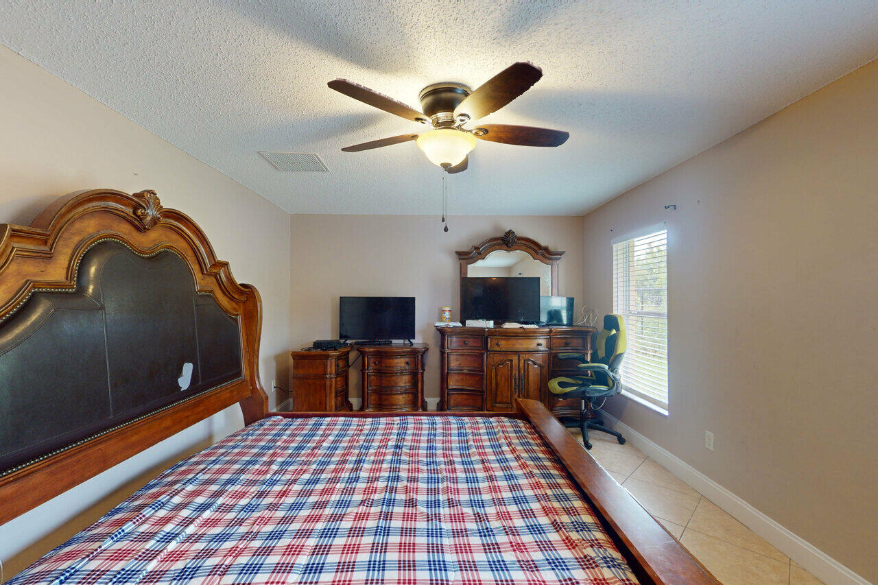 2518 Southwest Fair Isle Road Port St. Lucie, FL 34987 - Photo 12 of 19 2518 SW Fair Isle Rd