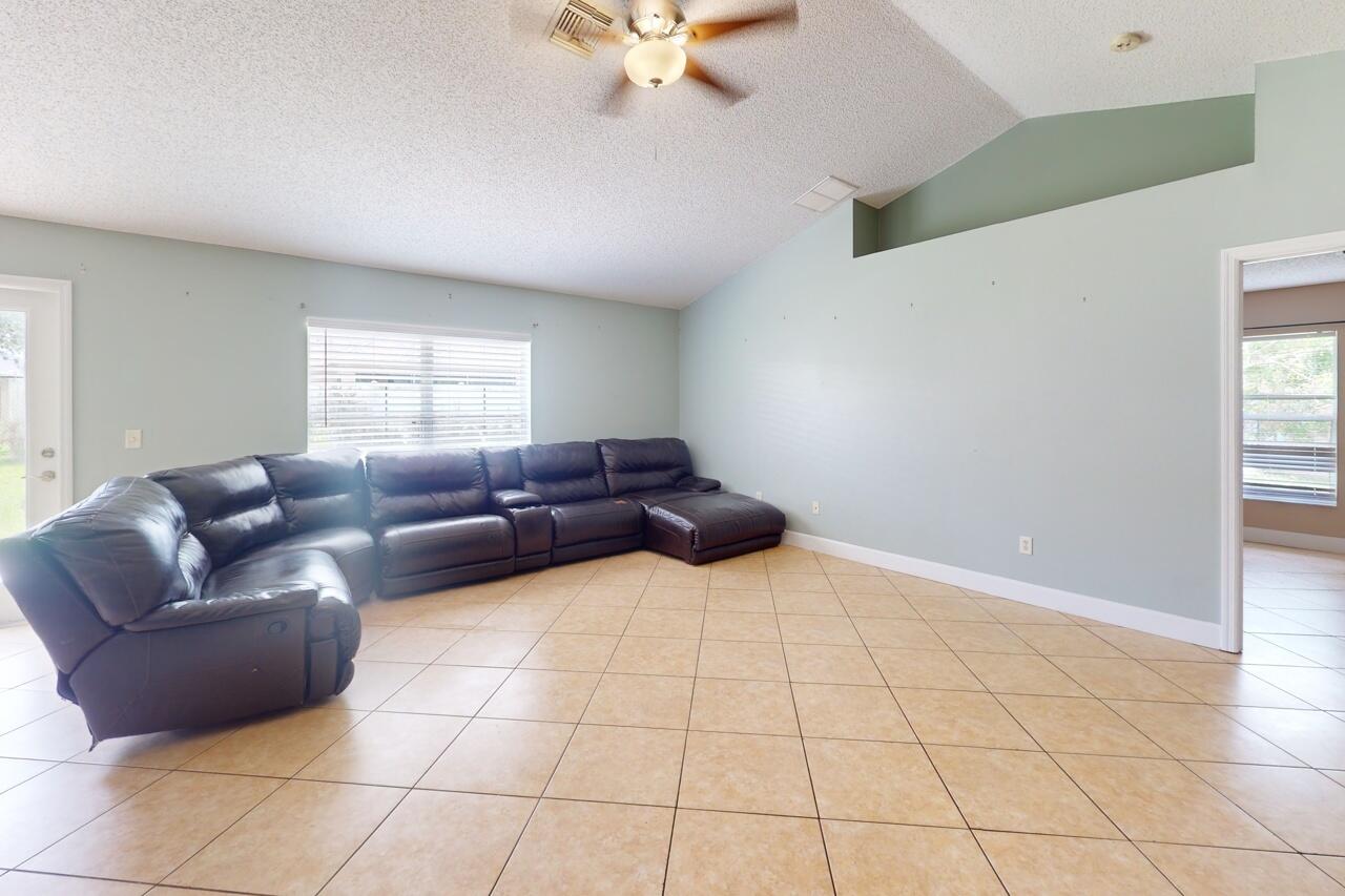 2518 Southwest Fair Isle Road Port St. Lucie, FL 34987 - Photo 7 of 19 2518 SW Fair Isle Rd