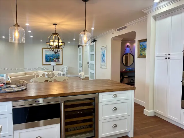 $10,000 | 21050 Point Place, Unit 2803, Aventura, FL 33180