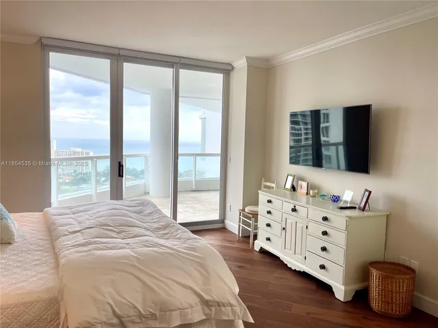 $10,000 | 21050 Point Place, Unit 2803, Aventura, FL 33180