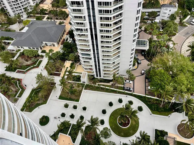$10,000 | 21050 Point Place, Unit 2803, Aventura, FL 33180