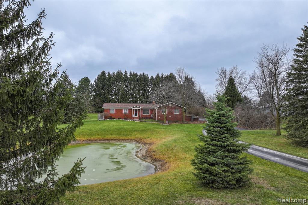 4920 Milett Road Fowlerville, MI 48836 - Photo 5 of 47