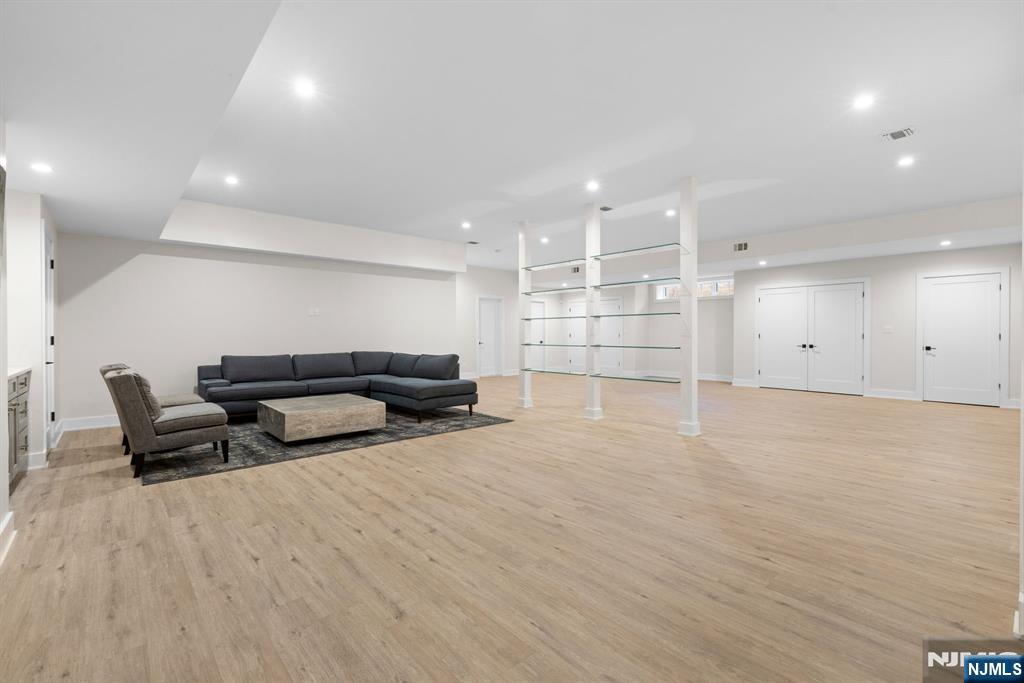 396 Knollwood Road Ridgewood, NJ 07450 - Photo 44 of 50