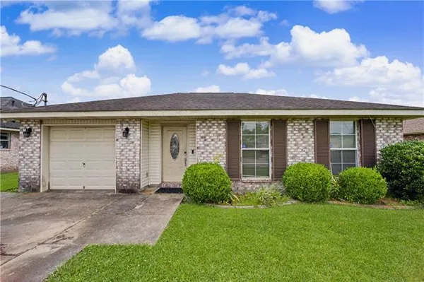 $219,000 | 49 Dianne Place, St. Rose, LA 70087