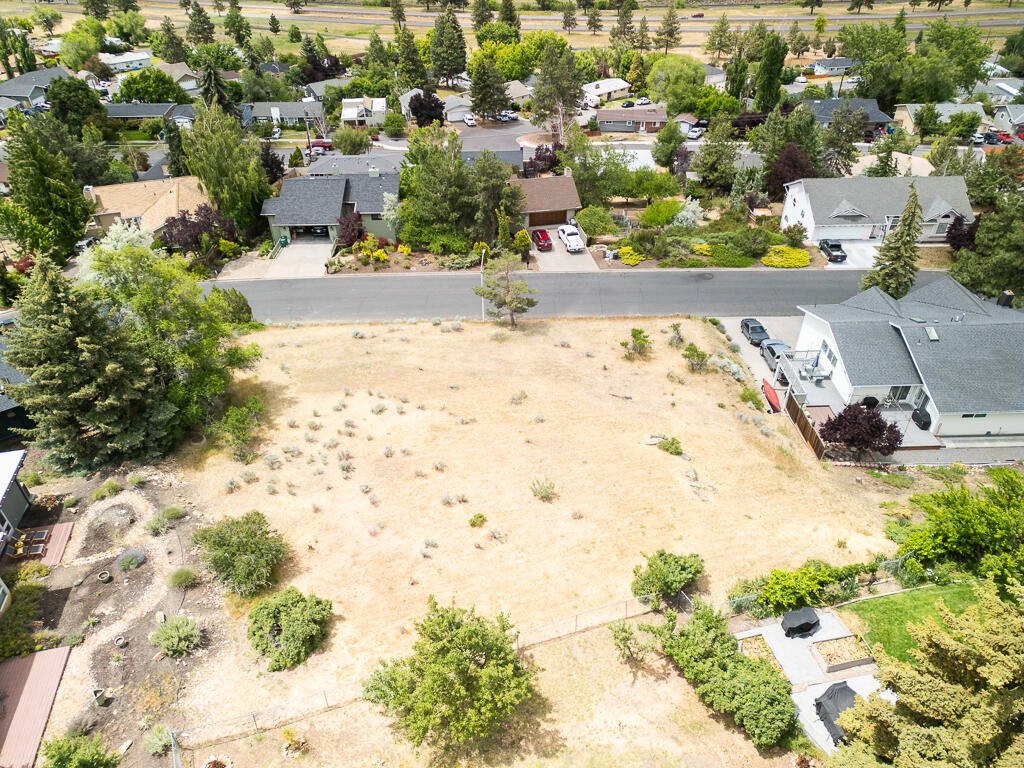 1621 Ridgecrest Drive Klamath Falls, OR 97601 - Photo 3 of 7 Ridgecrest-03