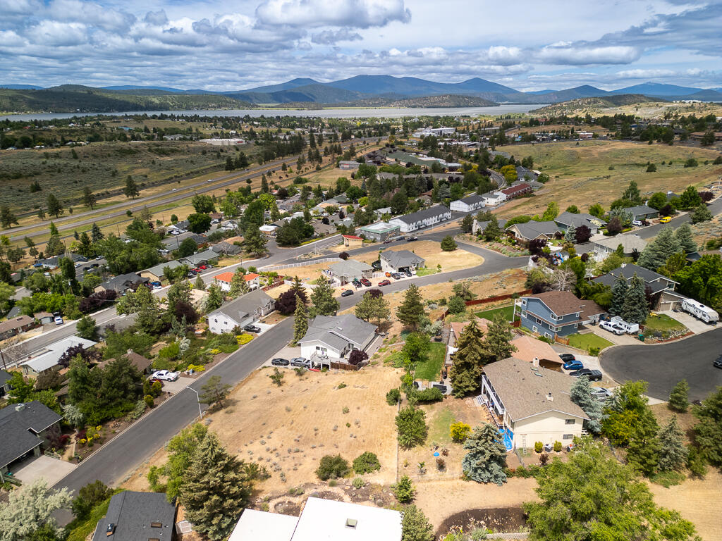 1621 Ridgecrest Drive Klamath Falls, OR 97601 - Photo 5 of 7 Ridgecrest-05
