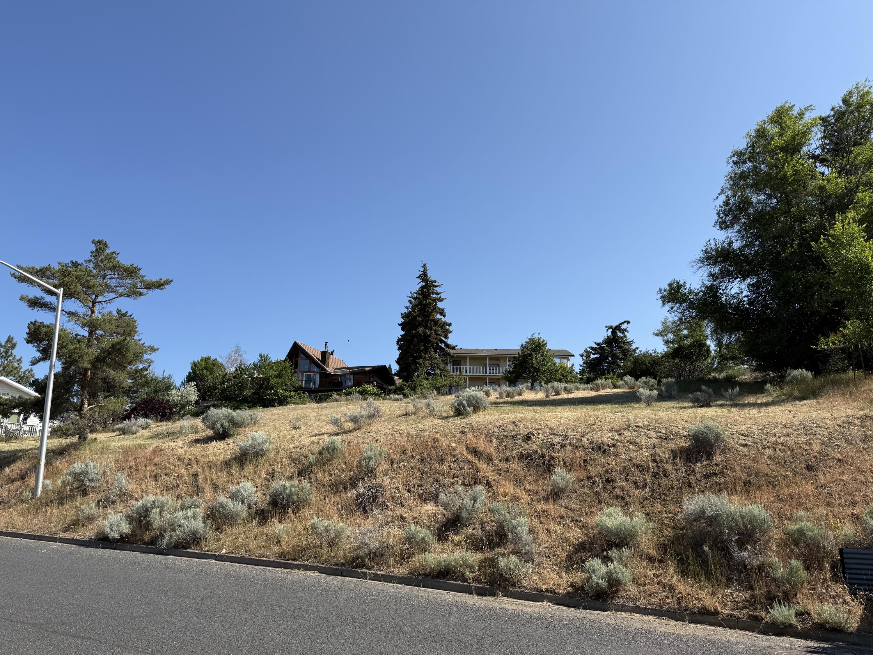 1621 Ridgecrest Drive Klamath Falls, OR 97601 - Photo 7 of 7 IMG_5220