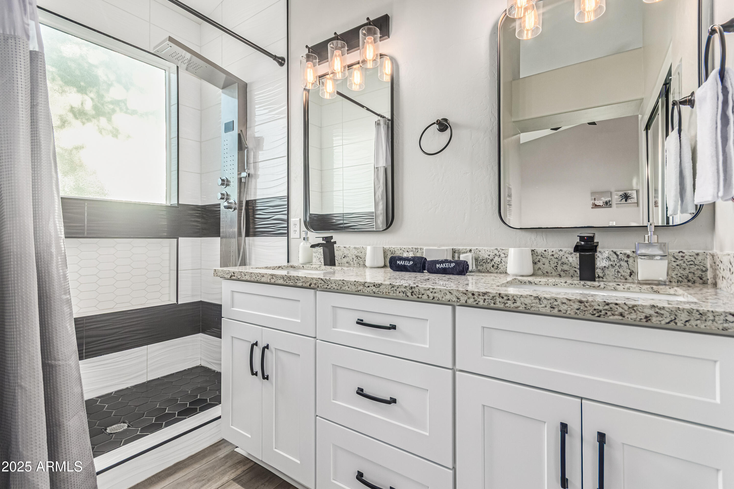 3438 North 30th Street Phoenix, AZ 85016 - Photo 11 of 27 Primary Bath