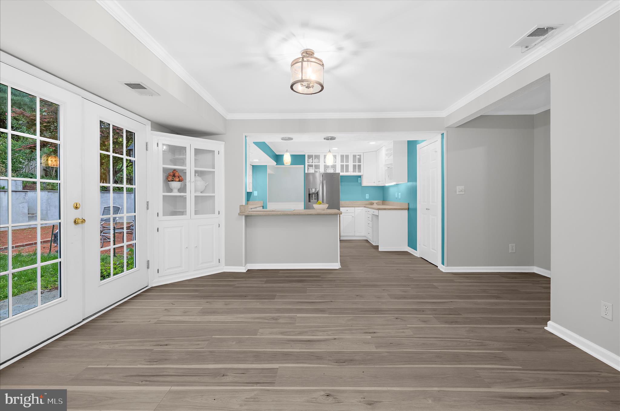 1126 Neptune Place Annapolis, MD 21409 - Photo 19 of 79 Family room - right where you need it.