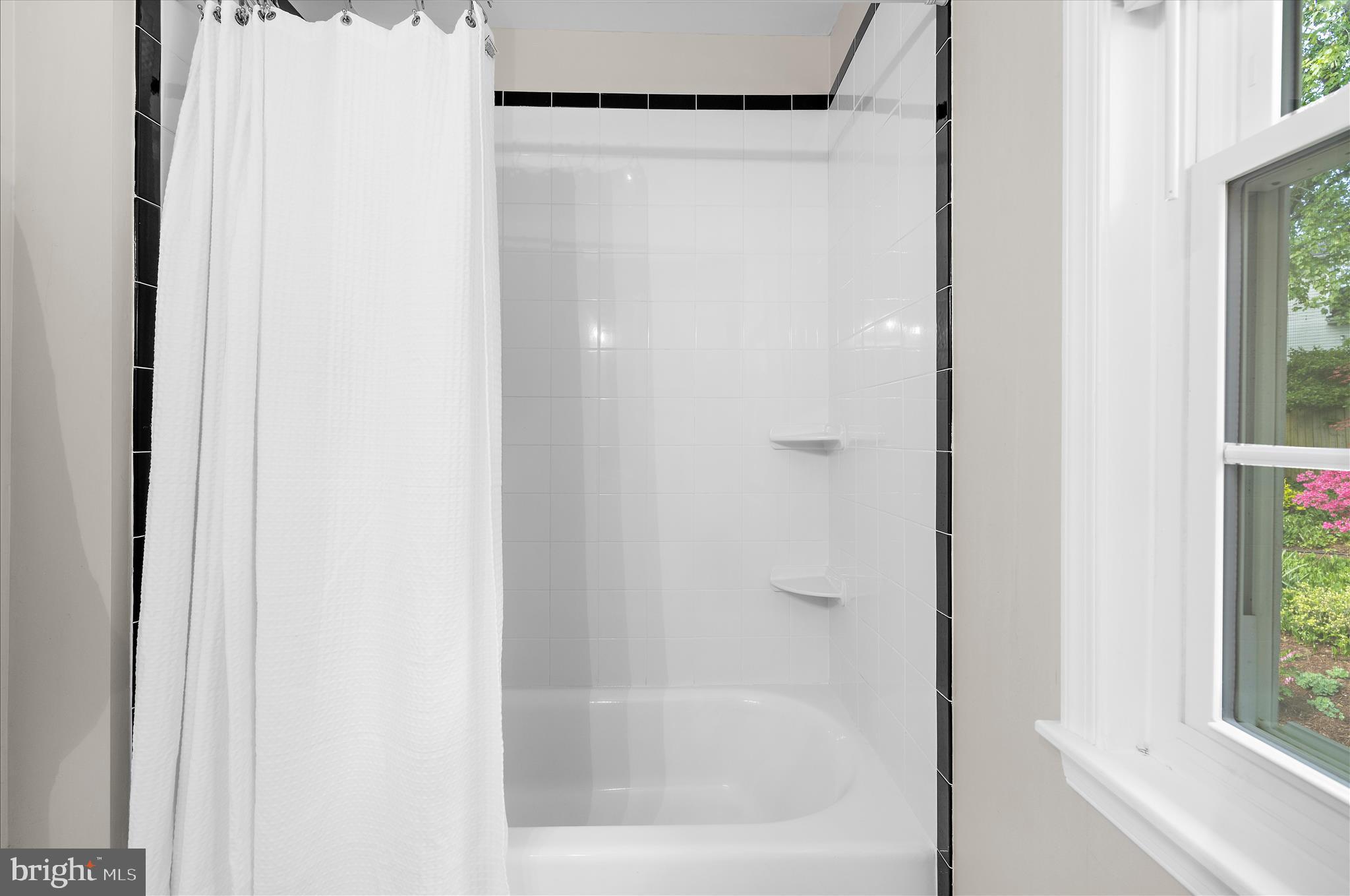 1126 Neptune Place Annapolis, MD 21409 - Photo 41 of 79 a bathroom with a bathtub