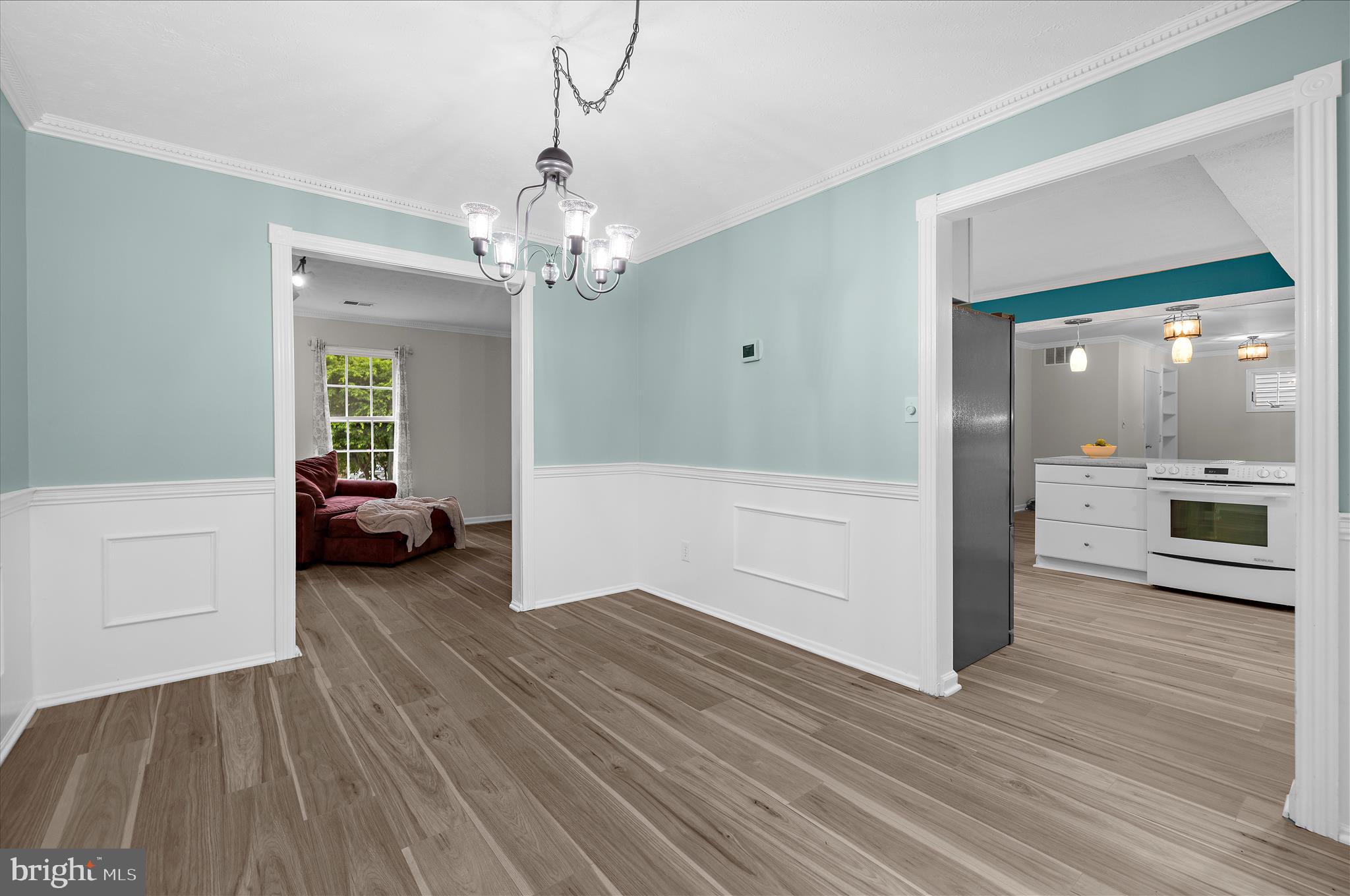 1126 Neptune Place Annapolis, MD 21409 - Photo 10 of 79 Inviting dining room - made for long dinners