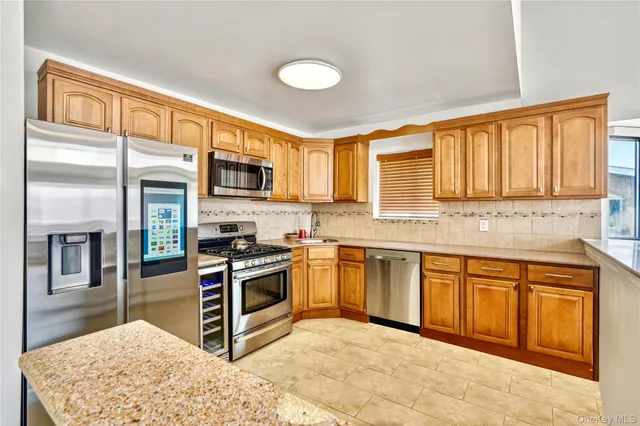 $629,000 | 1084 East 73rd Street, Unit 4A | Georgetown